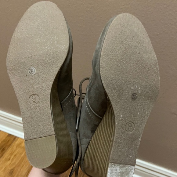 Arizona Jean Co  Memory Foam Heels - Picture 6 of 8